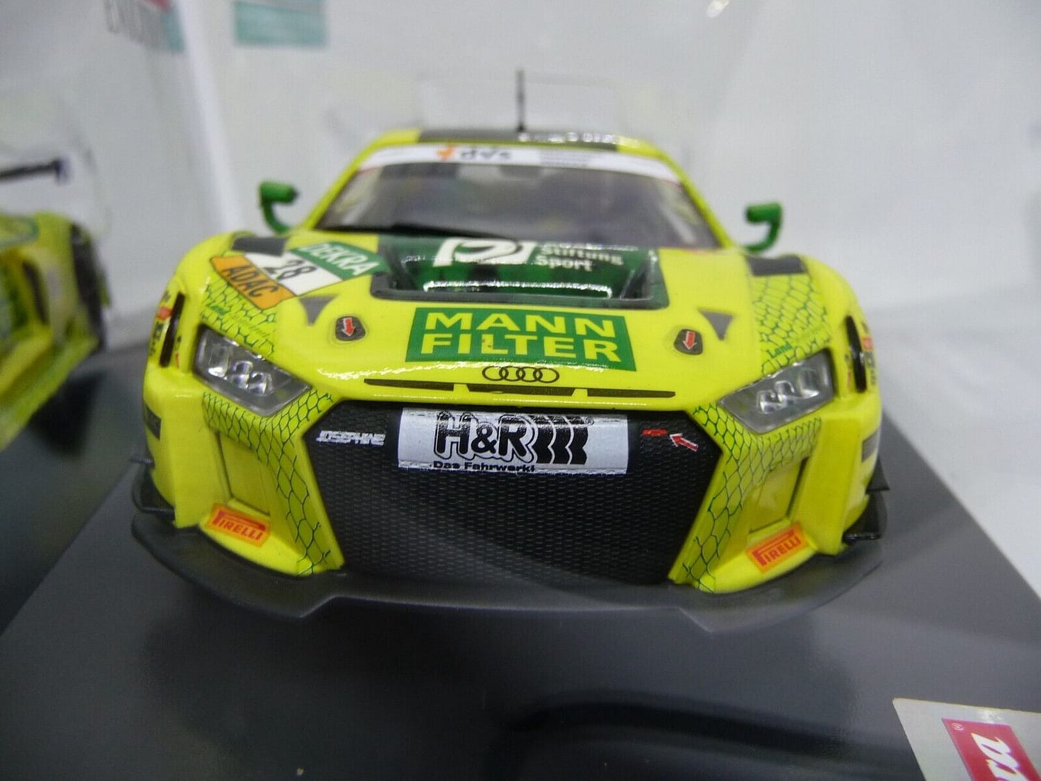 Carrera-EVO-132-AUDI-R8-LMS-GT3-MANN-FILTER-land-MS-No28-suit-scalextric-175636573278-2.jpg