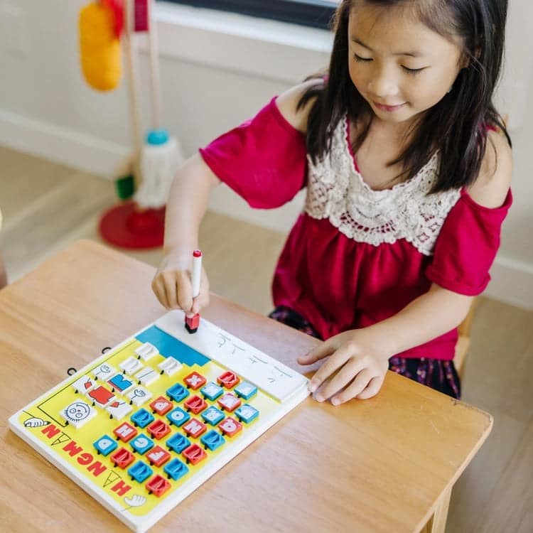 Flip-to-Win-Hangman-002095-2-Kid-Lifestyle.jpg