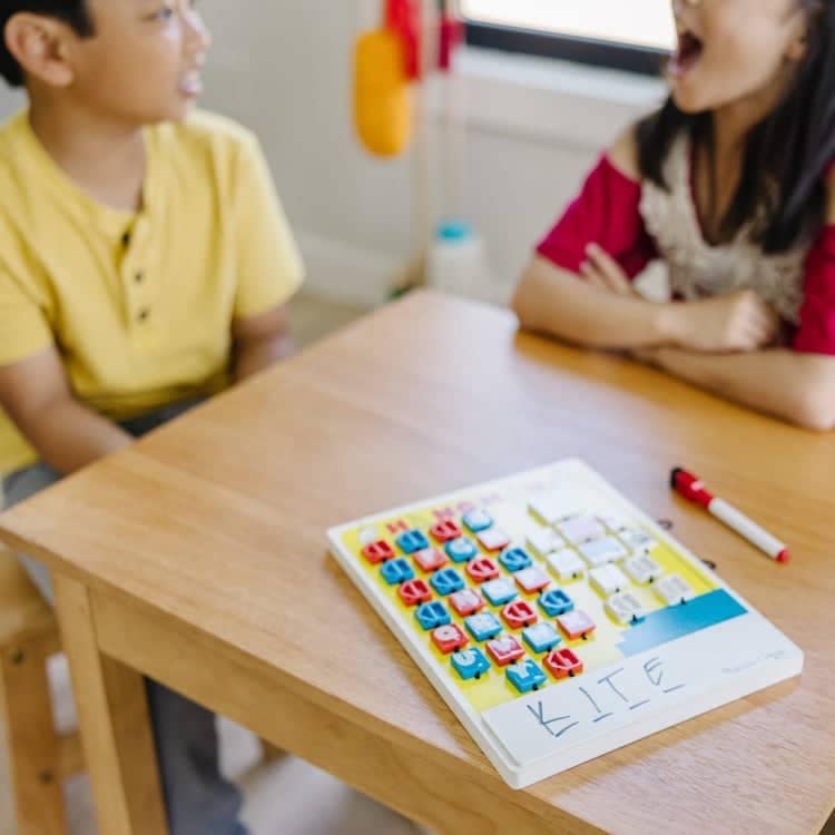 Flip-to-Win-Hangman-002095-7-Kid-Lifestyle.jpg