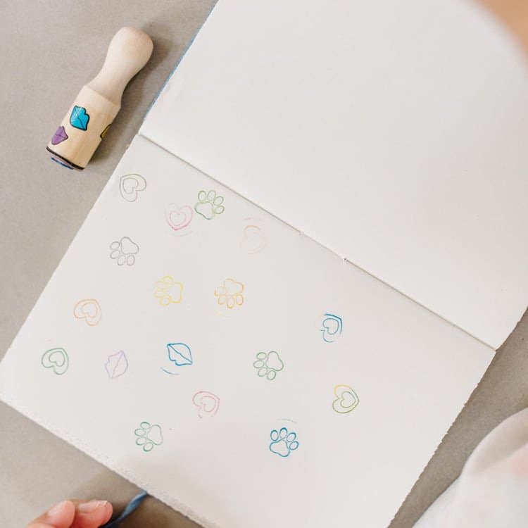 Happy-Handle-Stamp-Set-002407-1-Kid-Lifestyle_0484ccfc-bb9d-4640-8663-18b8781104f5.jpg