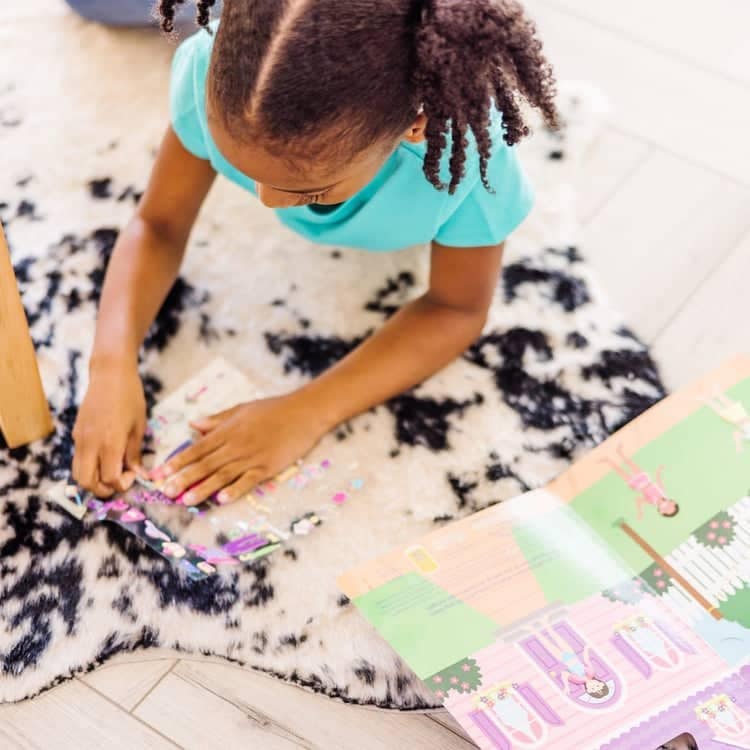 Puffy-Sticker-Play-Set-Dress-Up-002195-1-Kid-Lifestyle_84344529-607b-49be-ba7c-c80584577ebc.jpg